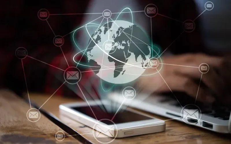 imgi_1_close-up-mobile-phone_1048944-5745489