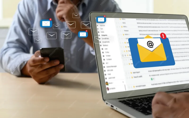 imgi_57_business-people-working-desk-office_36325-6948